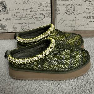 Ugg Maxi Print Tazz Olive Green {size 9 women’s}